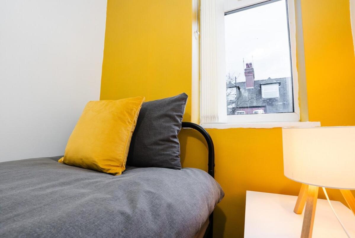 Holiday home Comfy 4 Bed House Near Notts Centre - Free Parking Nottingham
