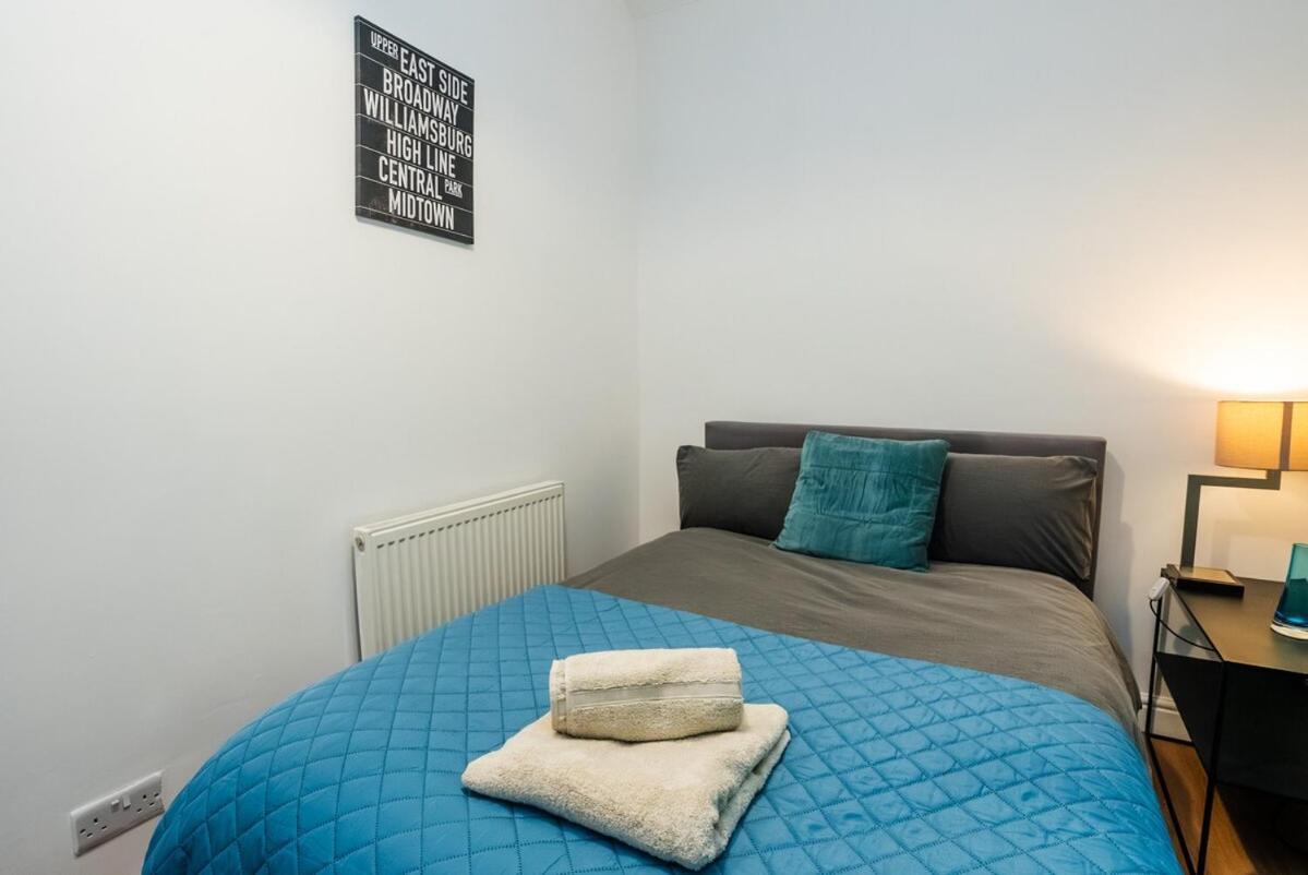 Holiday home Comfy 4 Bed House Near Notts Centre - Free Parking Nottingham
