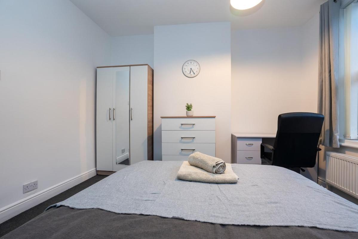 Comfy 4 Bed House Near Notts Centre - Free Parking Nottingham