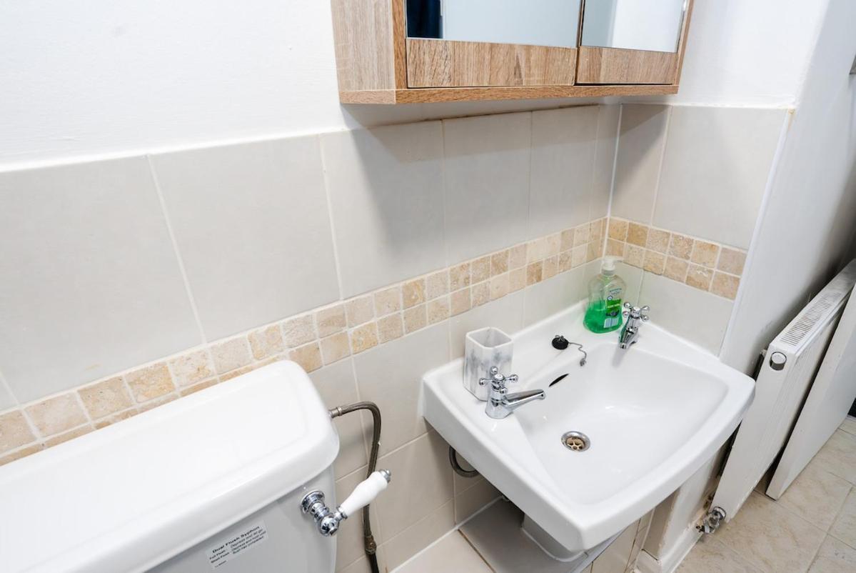 Comfy 4 Bed House Near Notts Centre - Free Parking *
